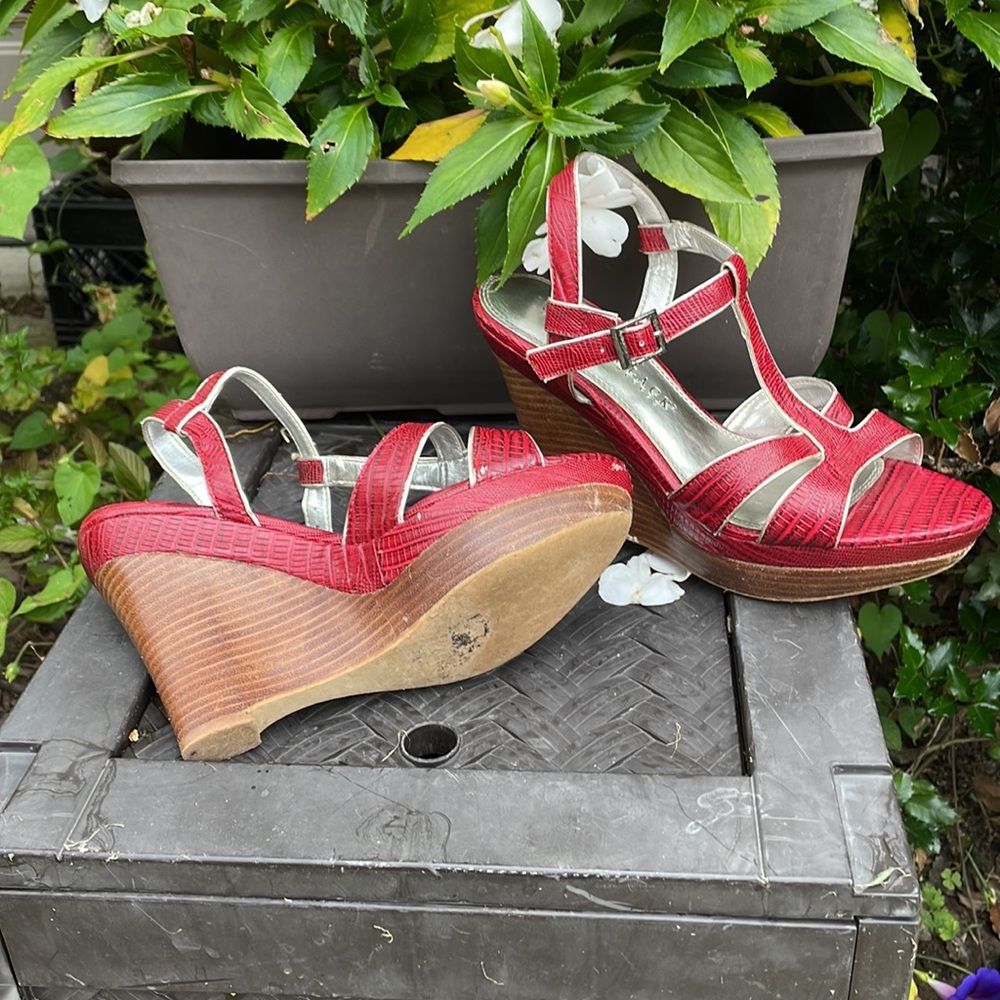 2 Pr Women's White House Black Market wedges - Picture 2 of 5